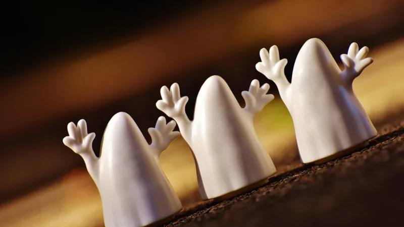Halloweenowe kolorowanki do wycinania i wyklejania – jak zamienić wydruk w pracę plastyczną